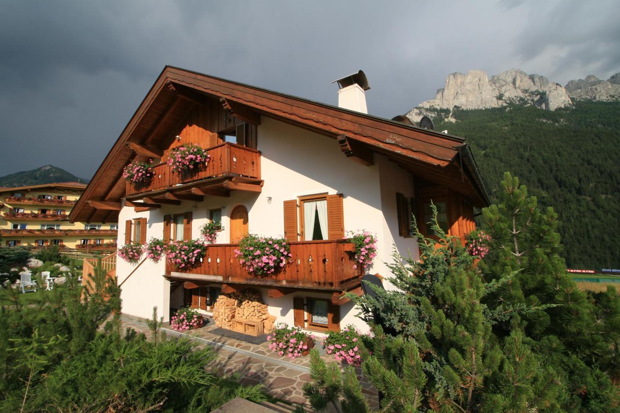 Appartamenti Majon Ladina Vigo di Fassa Exterior foto